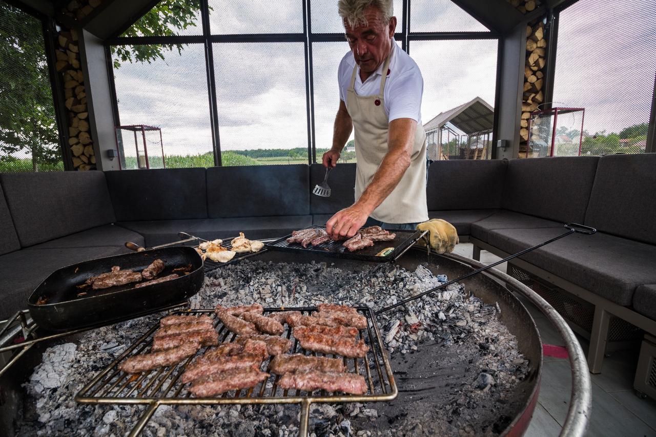 Big Berry Luxury Lifestyle Resort Metlika Buitenkant foto