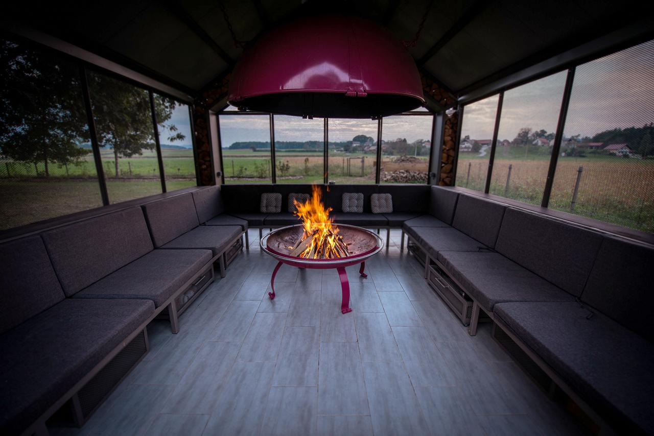 Big Berry Luxury Lifestyle Resort Metlika Buitenkant foto