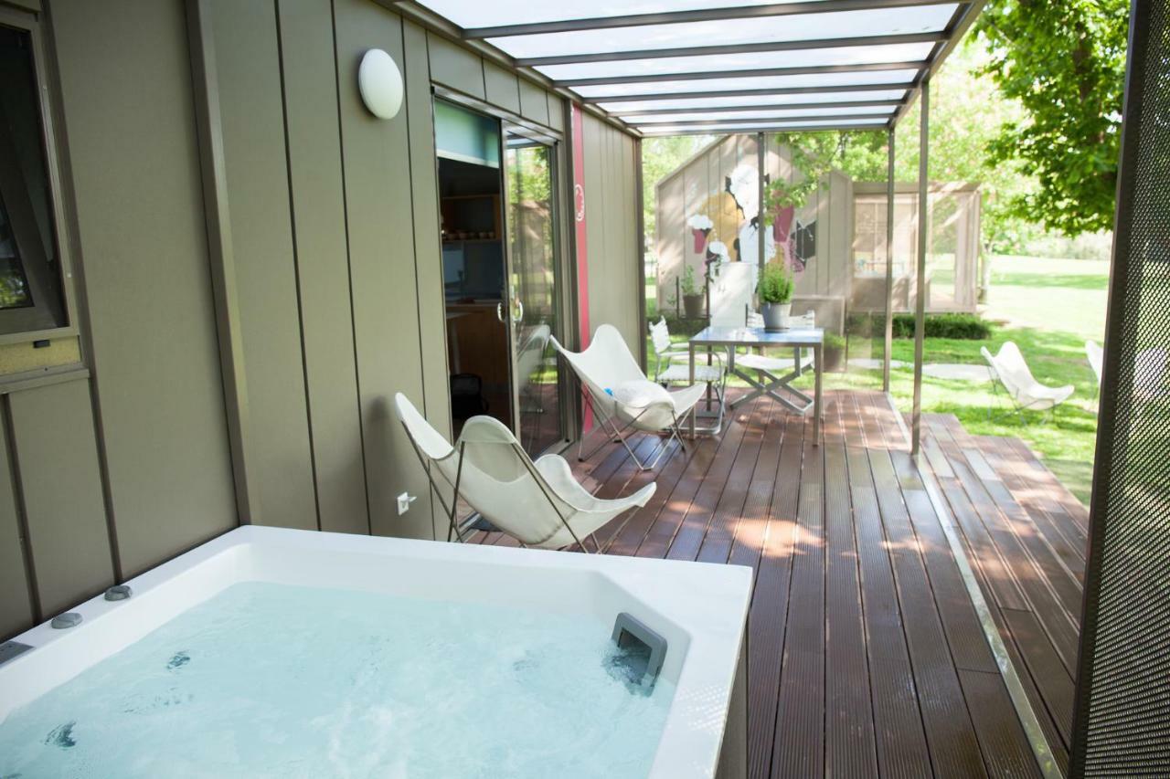 Big Berry Luxury Lifestyle Resort Metlika Buitenkant foto